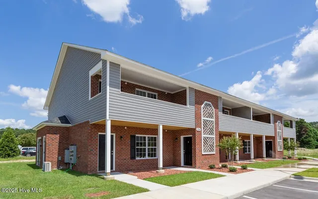 $1,100 | 212 Orlando Way, Unit B, Greenville, NC 27834