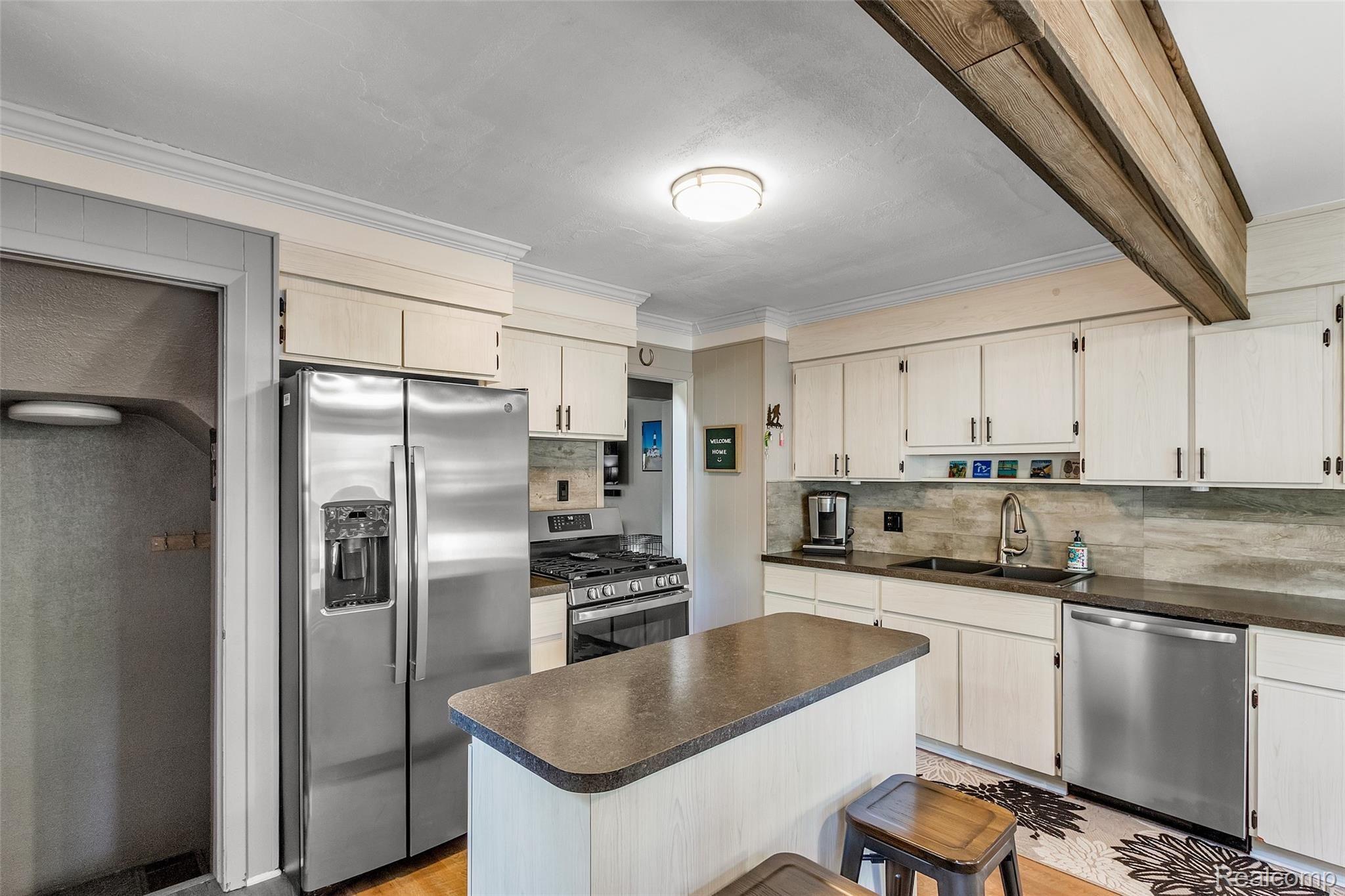 8296 Standard Street Center Line, MI 48015 - Photo 11 of 38 11-8296-Standard-St-WindowStill-Real-Estate-Photography-11.jpg