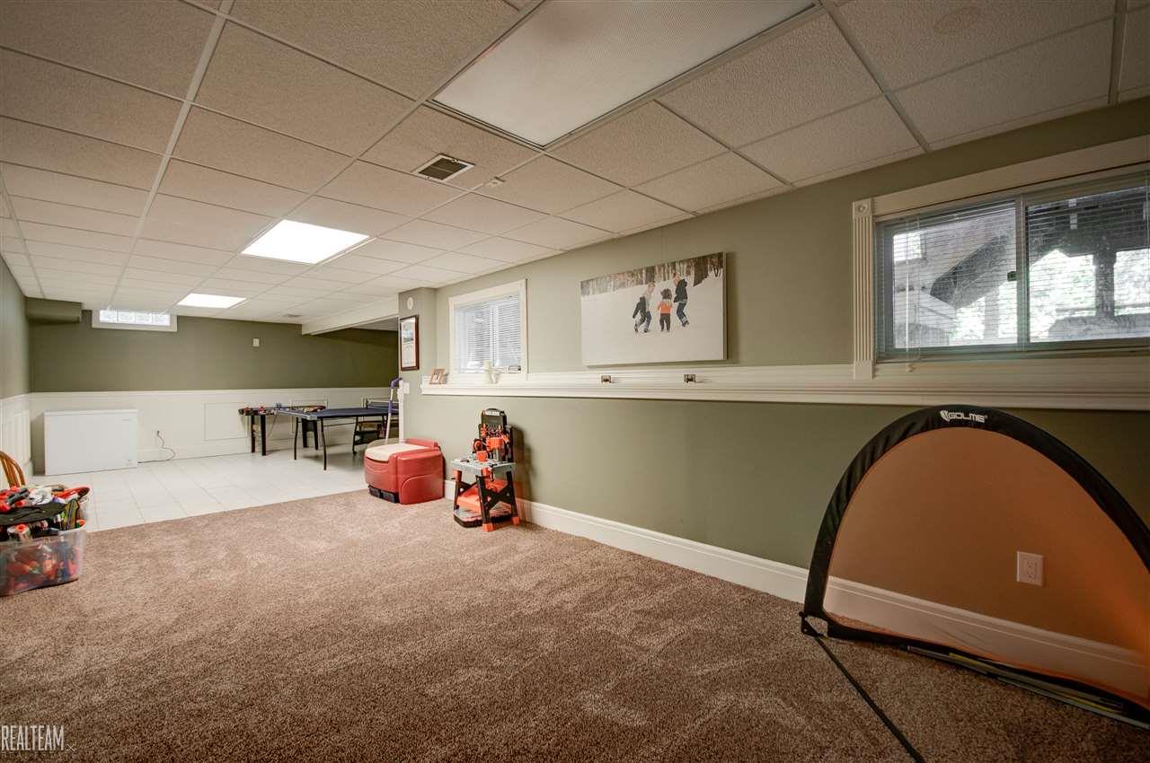 921 Dakota Rochester Hills, MI 48307 - Photo 33 of 46