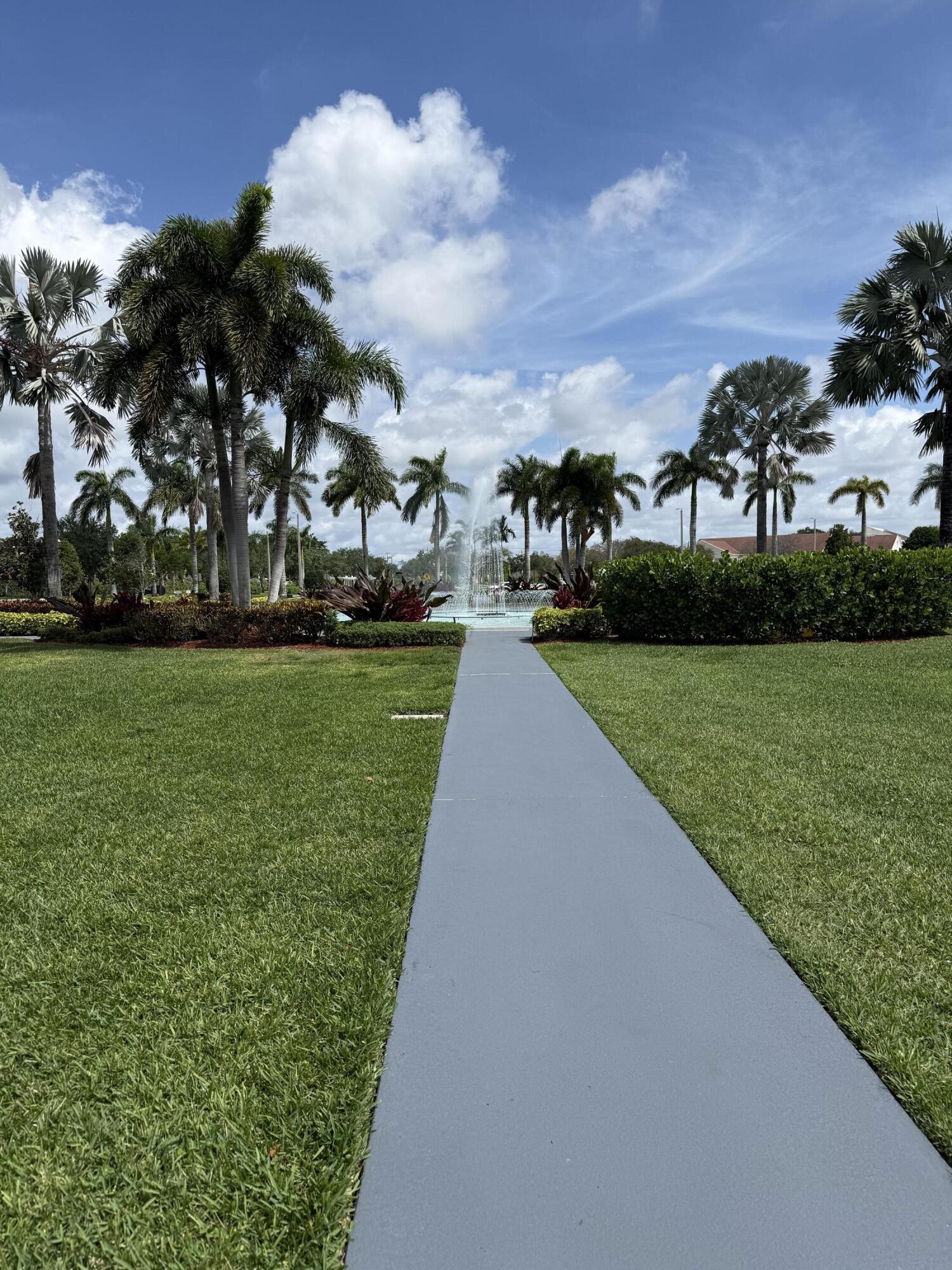 1066 Ainslie Drive, Unit 1066 Boca Raton, FL 33434 - Photo 24 of 28 a view of a park with houses