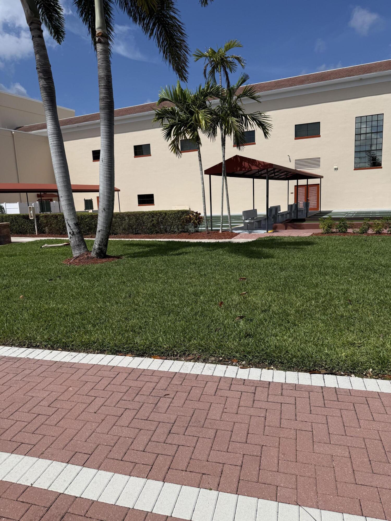 1066 Ainslie Drive, Unit 1066 Boca Raton, FL 33434 - Photo 28 of 28 a view of a backyard