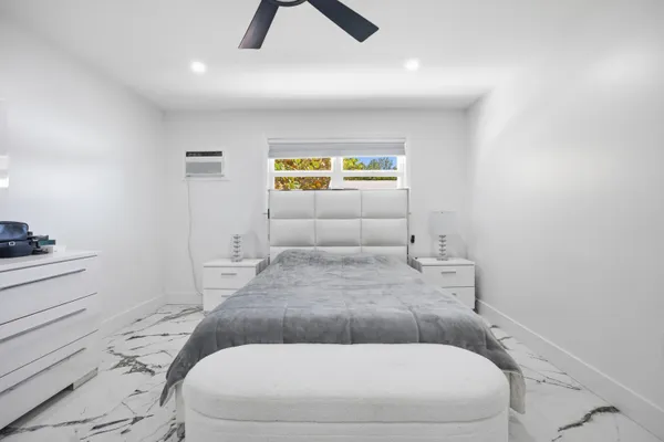 a en suite bathroom with a toilet