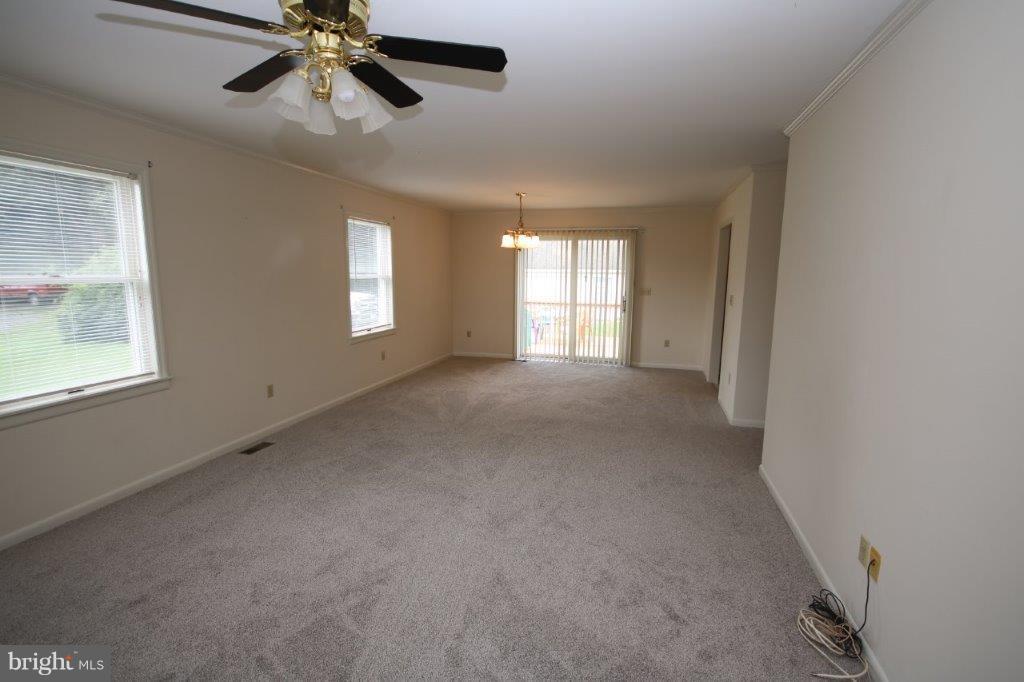 17040 Melville Road Henderson, MD 21640 - Photo 10 of 28 Great Room