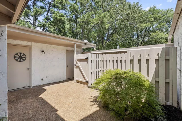 $249,000 | 1937 Innsbruck Drive, Unit 46, Germantown, TN 38138