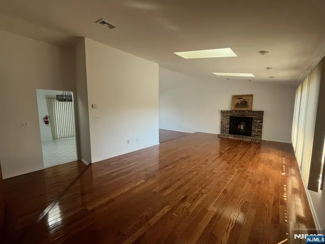 $3,900 | 1437 John Street, Fort Lee, NJ 07024