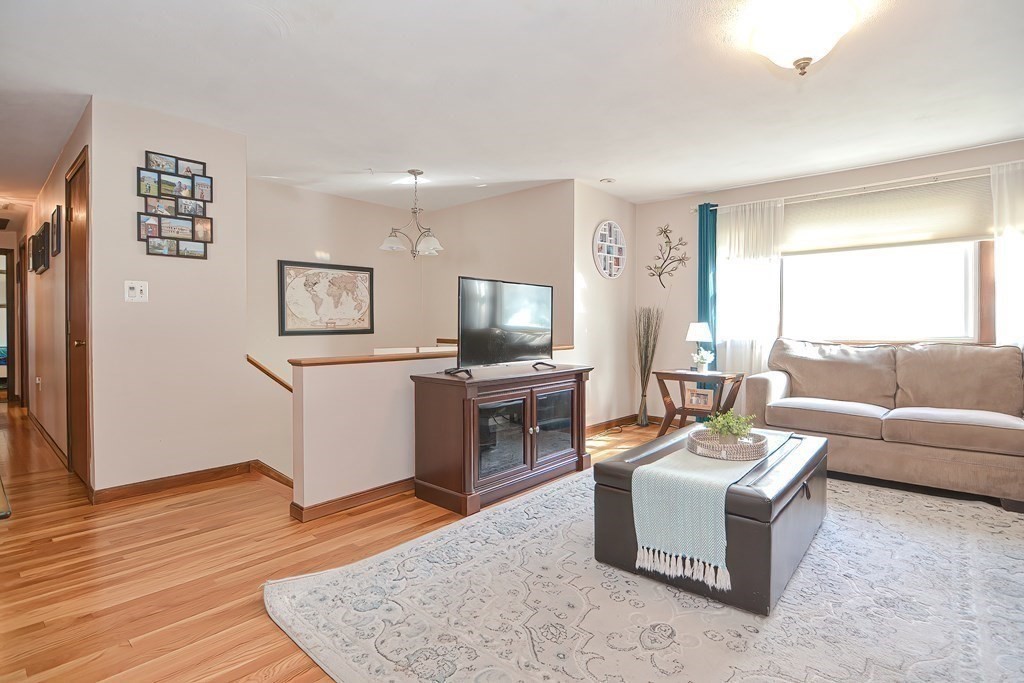 7 Atherton Road Foxboro, MA 02035 - Photo 8 of 38 Gallery Image 8