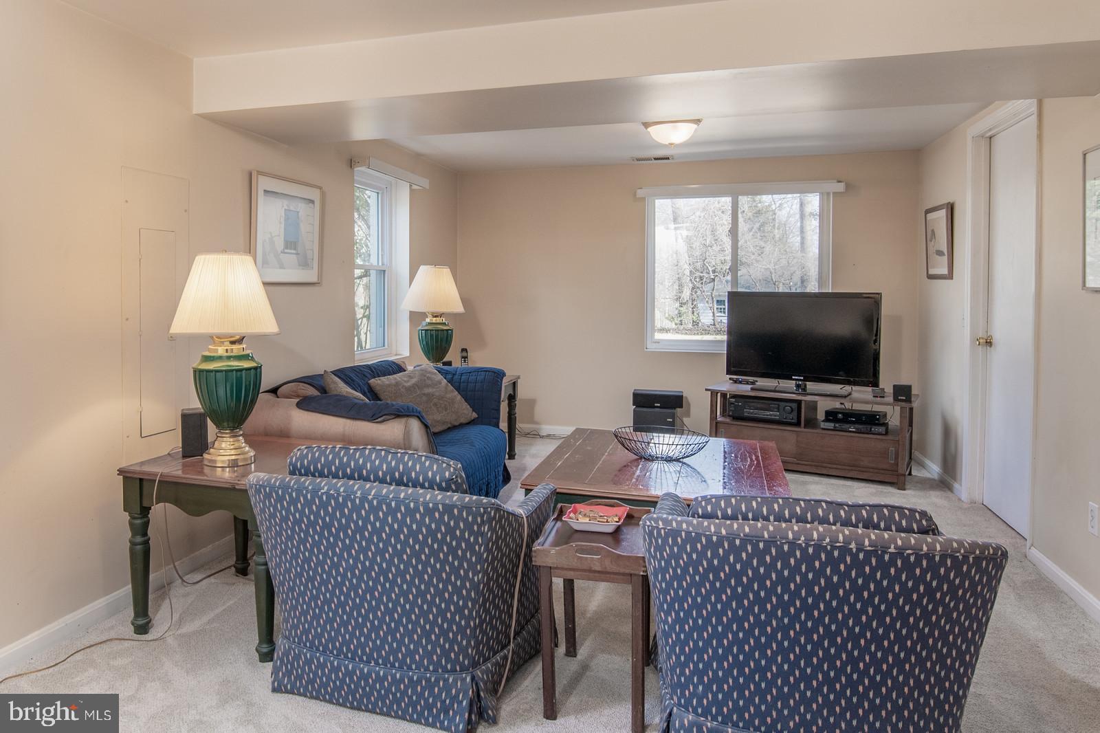 7037 Coventry Road Alexandria, VA 22306 - Photo 19 of 39 Family Room