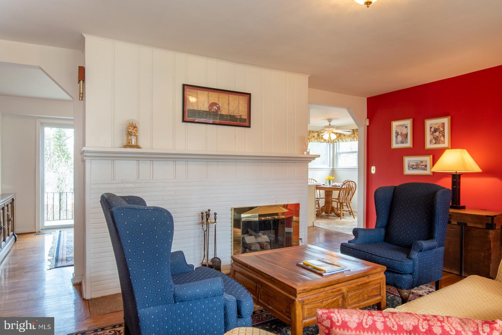 7037 Coventry Road Alexandria, VA 22306 - Photo 25 of 39 Living Room