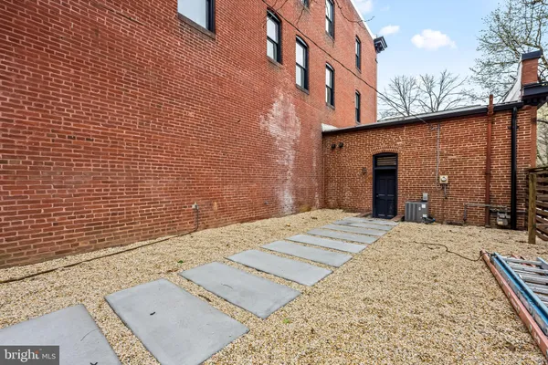 $2,200 | 1202 Bolton Street, Unit 2, Baltimore, MD 21217