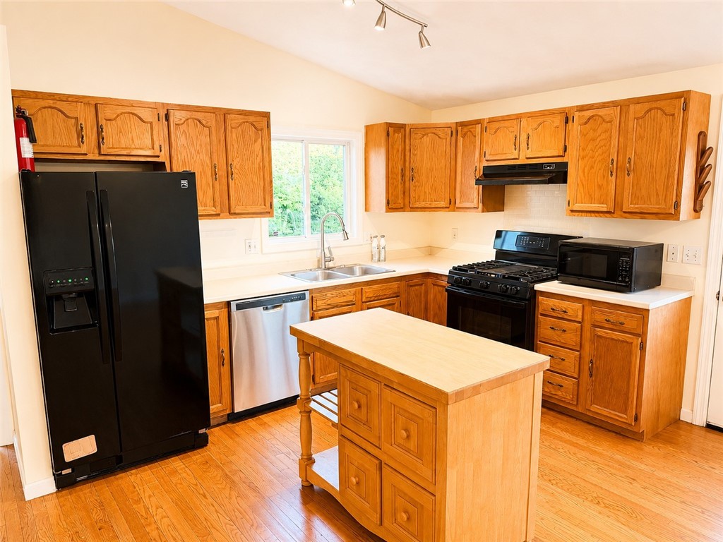285 St Louis Avenue Woonsocket, RI 02895 - Photo 10 of 50