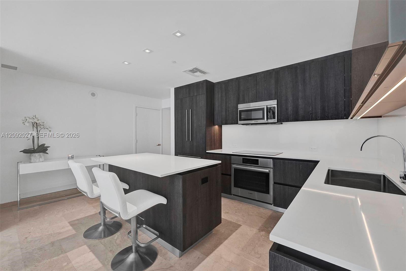 88 Southwest 7th Street, Unit 910 Miami, FL 33130 - Photo 10 of 55 Gallery Image 10