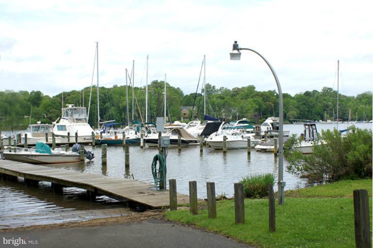162 Southdown Road Edgewater, MD 21037 - Photo 10 of 18 Community Pier and Boat Ramp