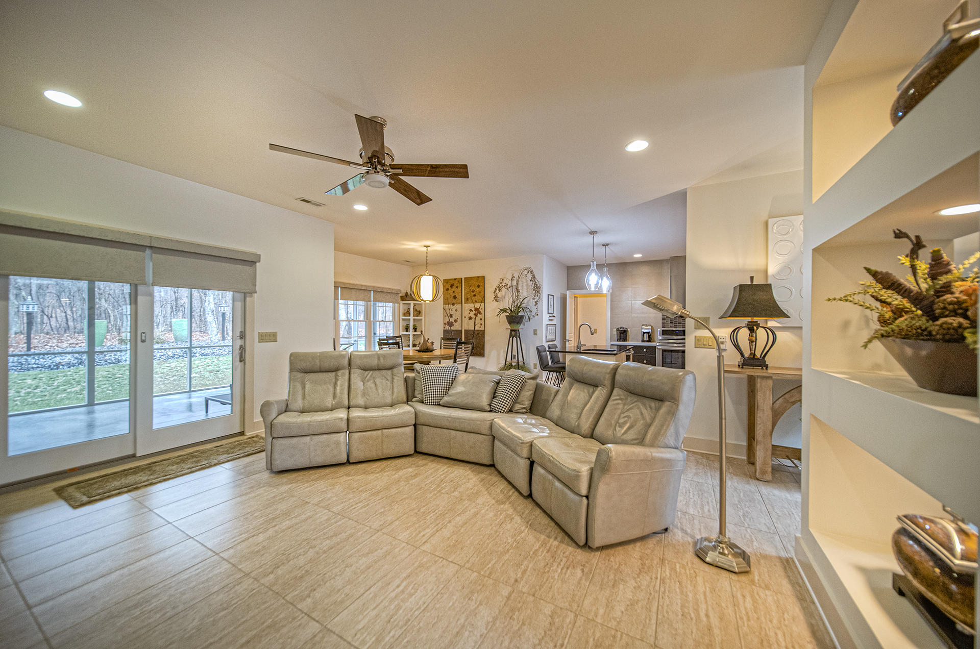 1350 Smith Mountain Road Penhook, VA 24137 - Photo 8 of 40 Living room