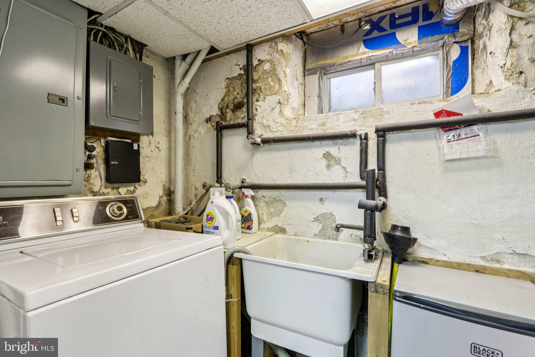 708 Meetinghouse Road Elkins Park, PA 19027 - Photo 35 of 38 a utility room with dryer and washer
