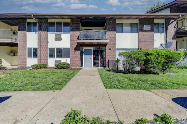 $45,000 | 7727 Hazelcrest Drive, Unit A, Hazelwood, MO 63042