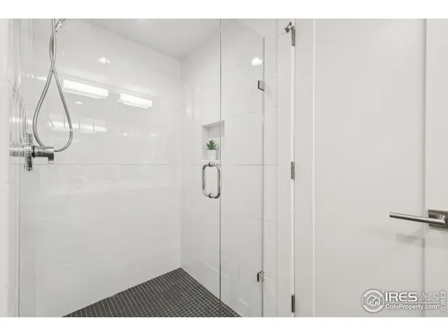 a picture of a bathroom