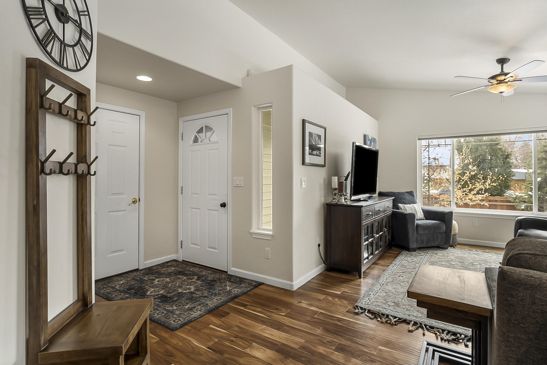 21224 Keyte Road Bend, OR 97701 - Photo 2 of 40 Entry Area