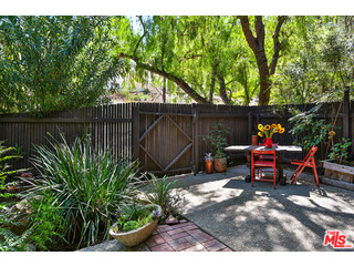 625 Reithe Avenue Calabasas, CA 91302 - Photo 2 of 12