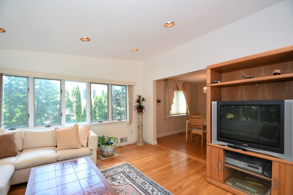 82 Albemarle Road Norwood, MA 02062 - Photo 12 of 26 Gallery Image 12