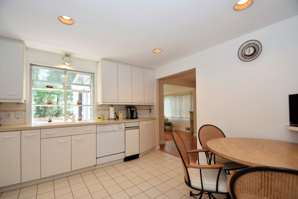 82 Albemarle Road Norwood, MA 02062 - Photo 7 of 26 Gallery Image 7