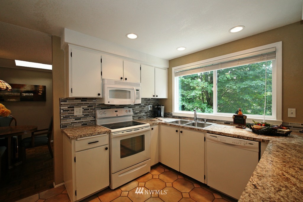 2010 171st Place Southeast Bothell, WA 98012 - Photo 12 of 25 Gallery Image 12