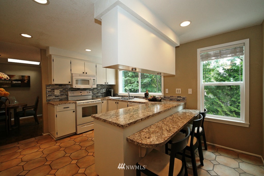 2010 171st Place Southeast Bothell, WA 98012 - Photo 13 of 25 Gallery Image 13