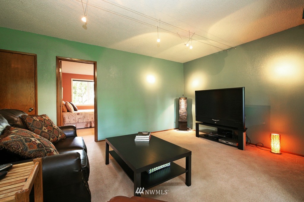 2010 171st Place Southeast Bothell, WA 98012 - Photo 20 of 25 Gallery Image 20