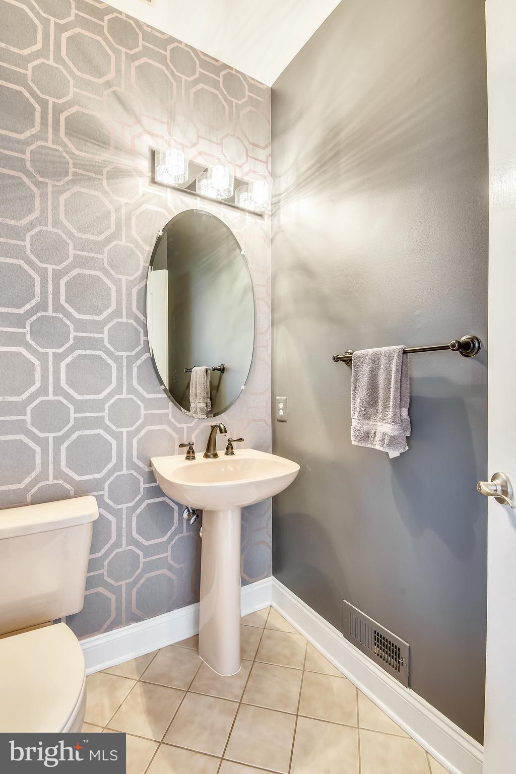 1704 Raleigh Hill Road Vienna, VA 22182 - Photo 13 of 42 Powder Room