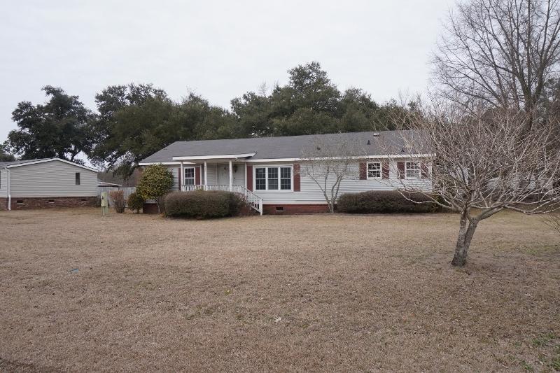638 Barn Road Bonneau, SC 29431 - Photo 1 of 10 DSC04496 (800x533)