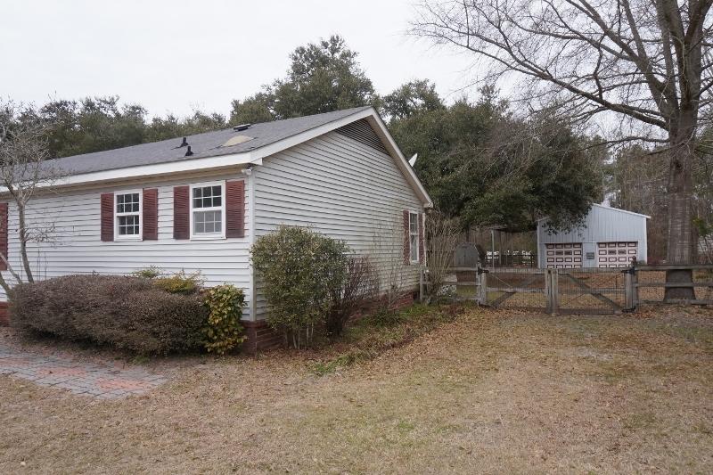 638 Barn Road Bonneau, SC 29431 - Photo 2 of 10 DSC04497 (800x533)