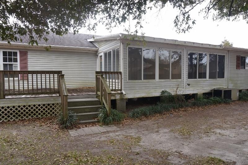 638 Barn Road Bonneau, SC 29431 - Photo 4 of 10 DSC04499 (800x533)