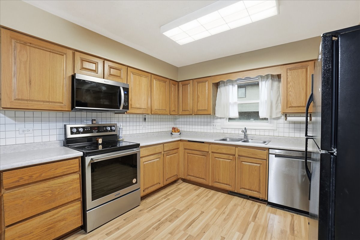 18326 Bock Road Lansing, IL 60438 - Photo 6 of 25