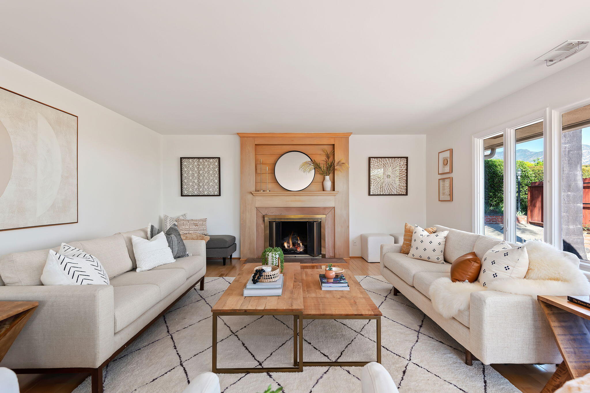 1060 Las Alturas Road Santa Barbara, CA 93103 - Photo 12 of 52 Living Room