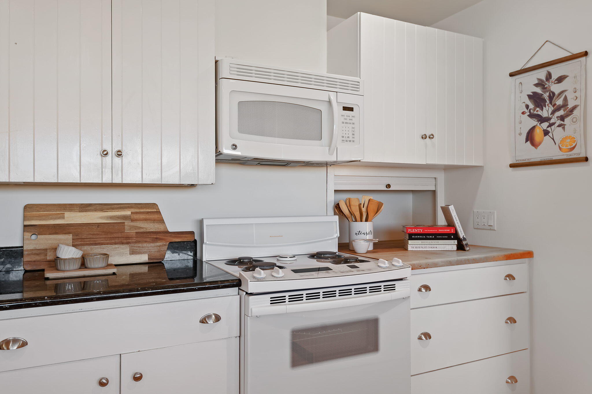 1060 Las Alturas Road Santa Barbara, CA 93103 - Photo 16 of 52 Kitchen