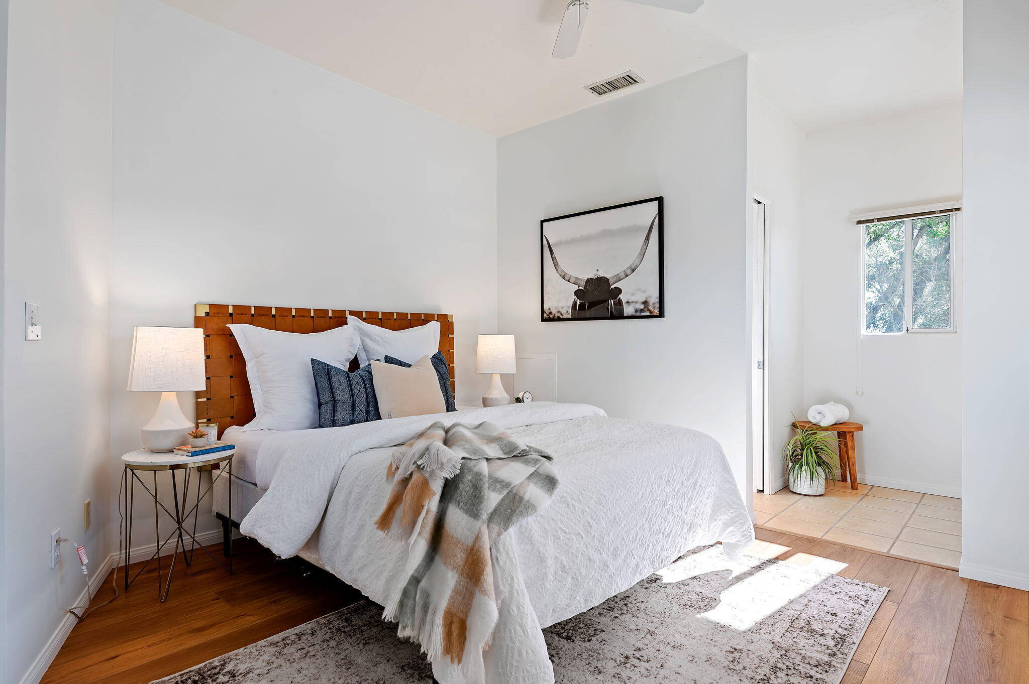 1060 Las Alturas Road Santa Barbara, CA 93103 - Photo 28 of 52 Apartment Bedroom