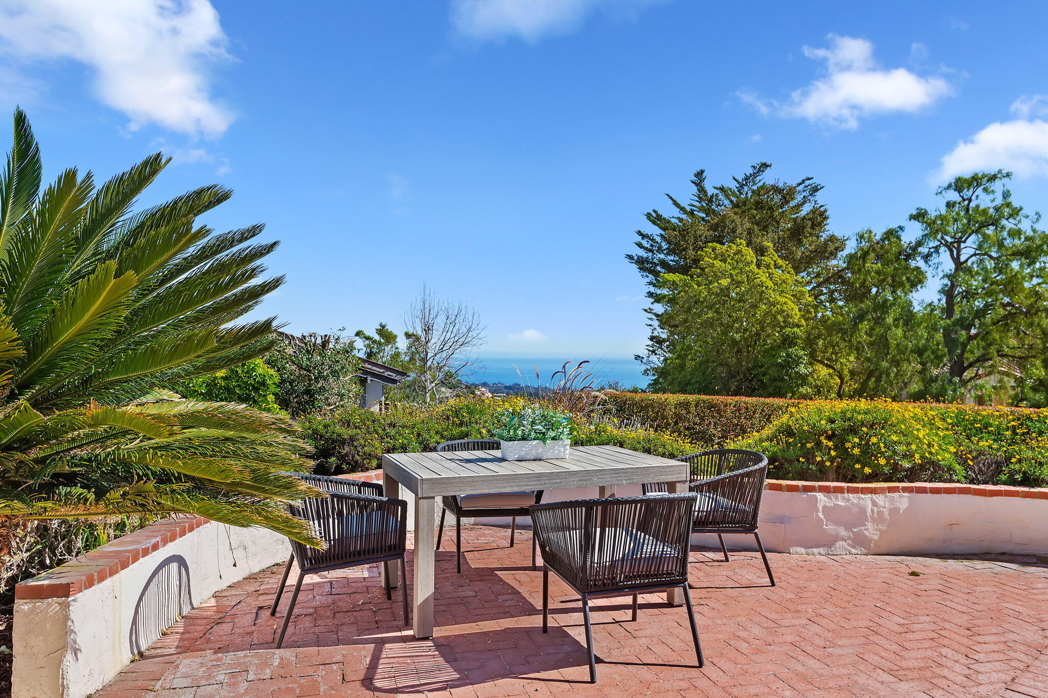 1060 Las Alturas Road Santa Barbara, CA 93103 - Photo 32 of 52 Outdoor Dining