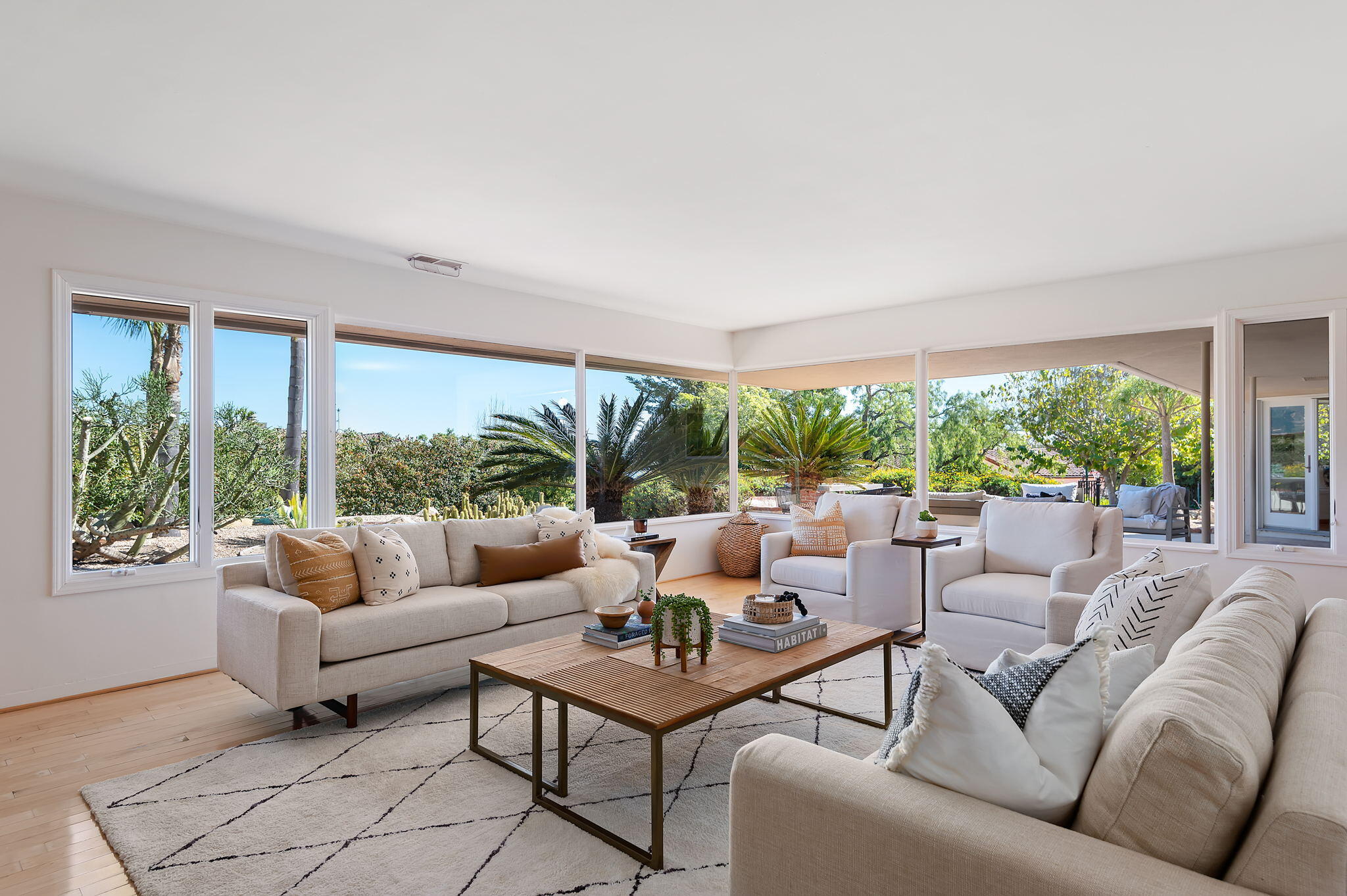 1060 Las Alturas Road Santa Barbara, CA 93103 - Photo 10 of 52 Living Room