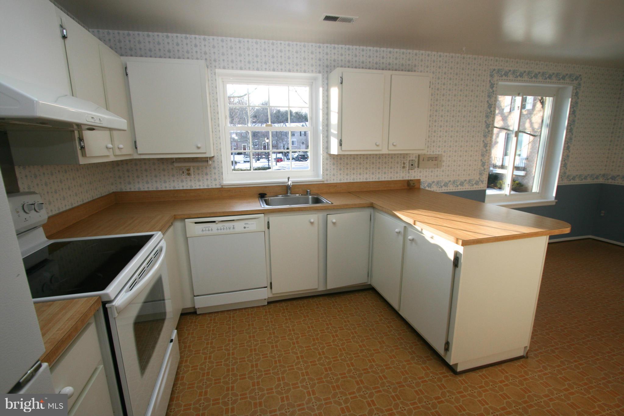 9716 Early Spring Way Columbia, MD 21046 - Photo 5 of 20 Kitchen