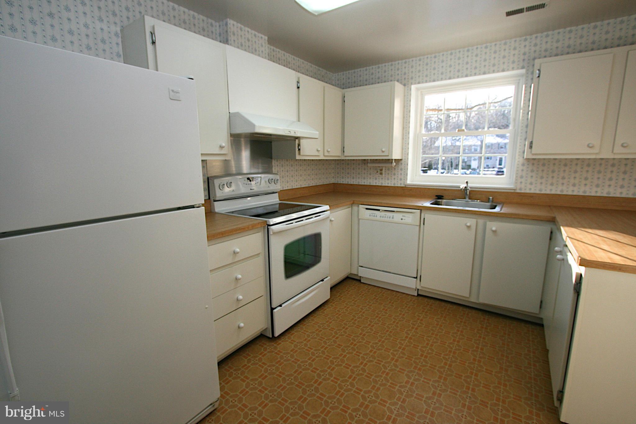 9716 Early Spring Way Columbia, MD 21046 - Photo 6 of 20 Kitchen