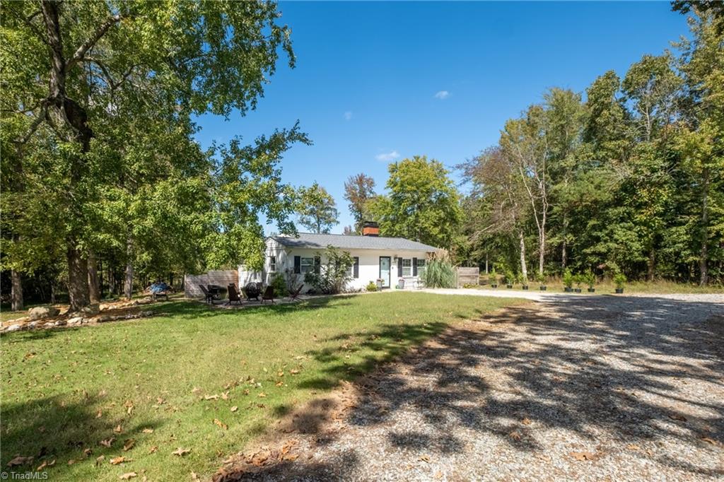 5770 Drake Road Greensboro, NC 27406 - Photo 3 of 28 Gallery Image 3