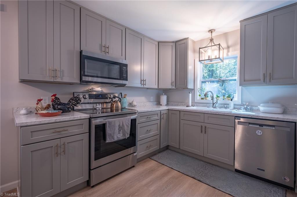 5770 Drake Road Greensboro, NC 27406 - Photo 4 of 28 Gallery Image 4