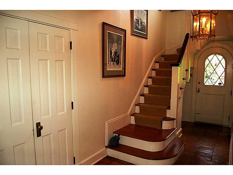 512 Backbone Road Sewickley Heights, PA 15143 - Photo 5 of 25 Entry/Foyer.