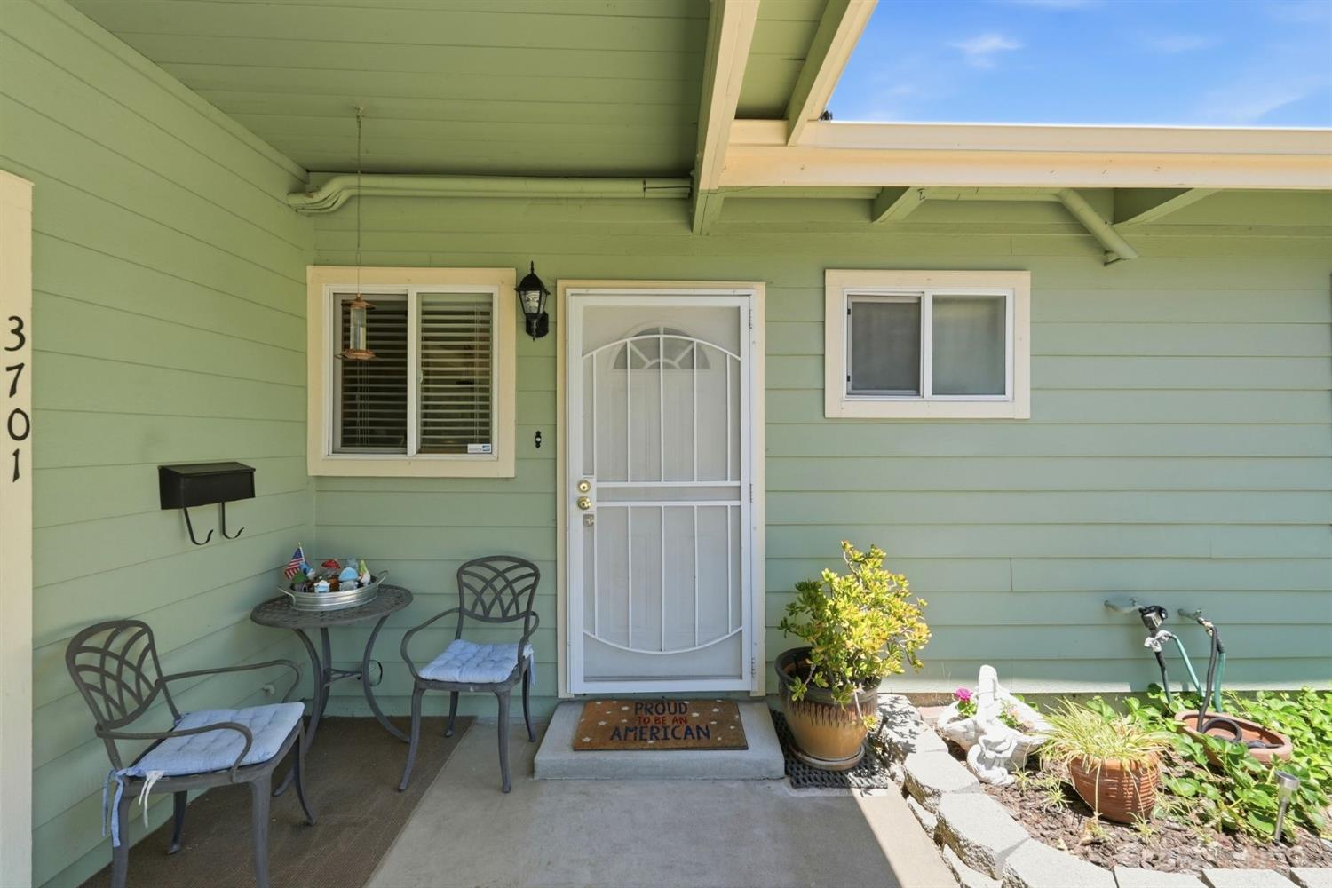 3701 Chamberlain Way Carmichael, CA 95608 - Photo 2 of 28