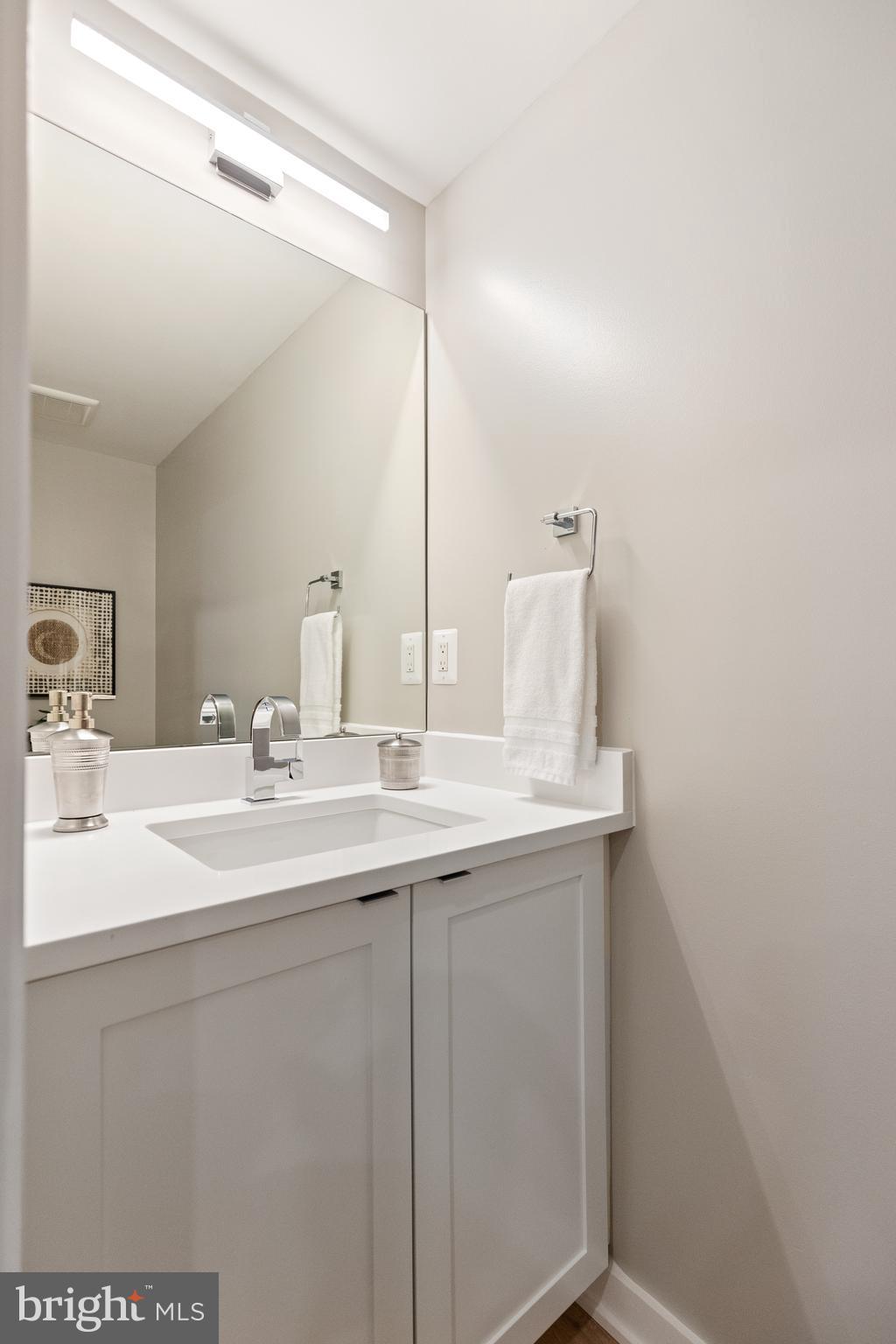 412 D Street Southeast, Unit B Washington, DC 20003 - Photo 13 of 26 Powder Room