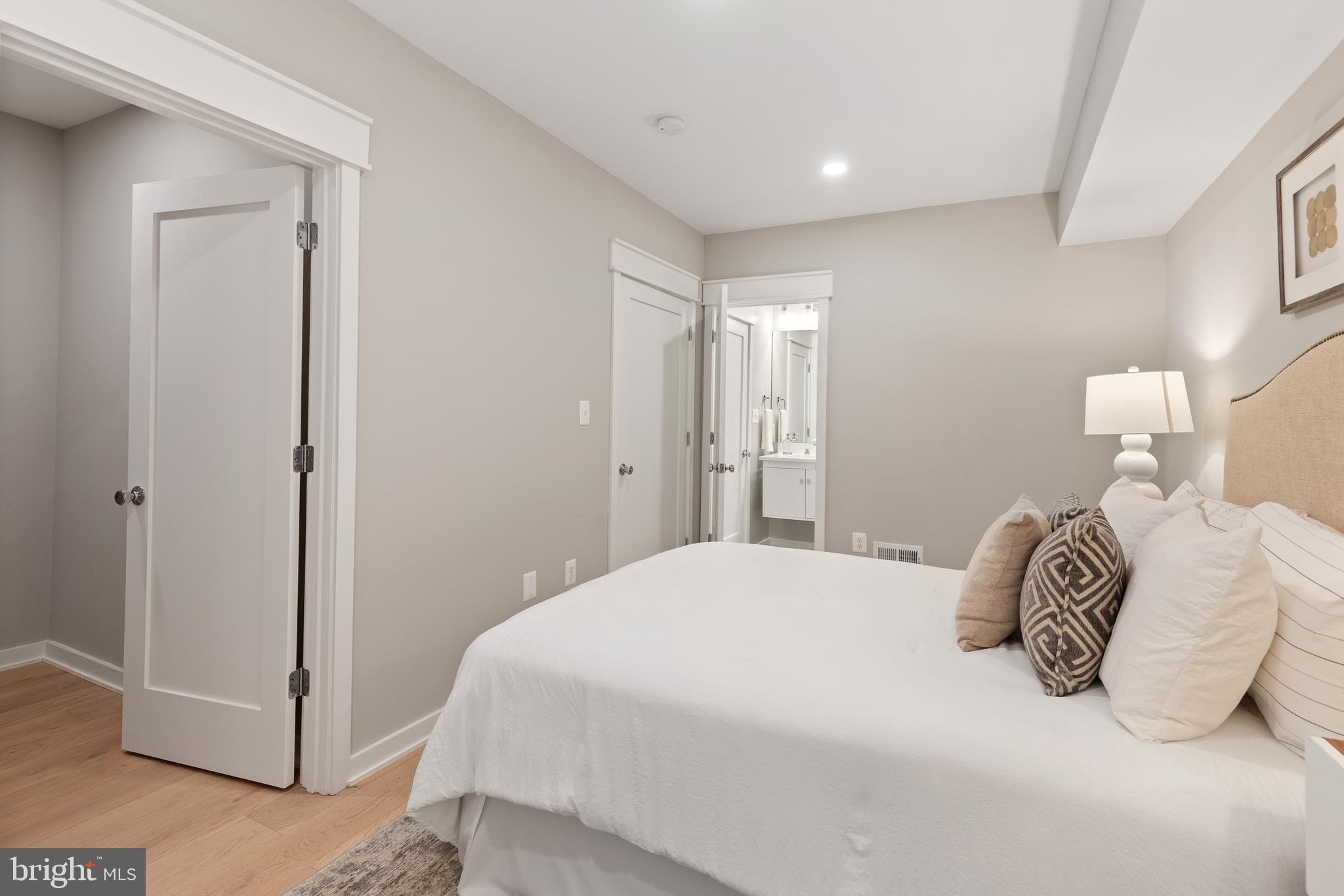 412 D Street Southeast, Unit B Washington, DC 20003 - Photo 23 of 26 Guest Suite
