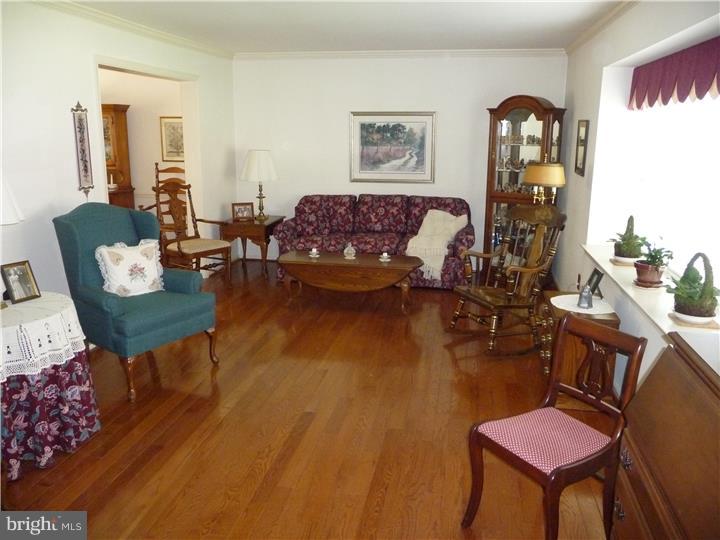 716 Brooke Road Exton, PA 19341 - Photo 8 of 25 Living Room
