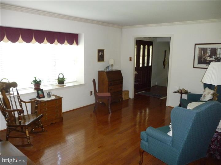716 Brooke Road Exton, PA 19341 - Photo 9 of 25 Living Room