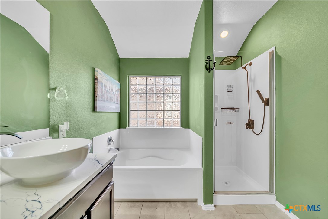 5577 Perdita Drive Belton, TX 76513 - Photo 14 of 25 a bathroom with a tub sink and shower