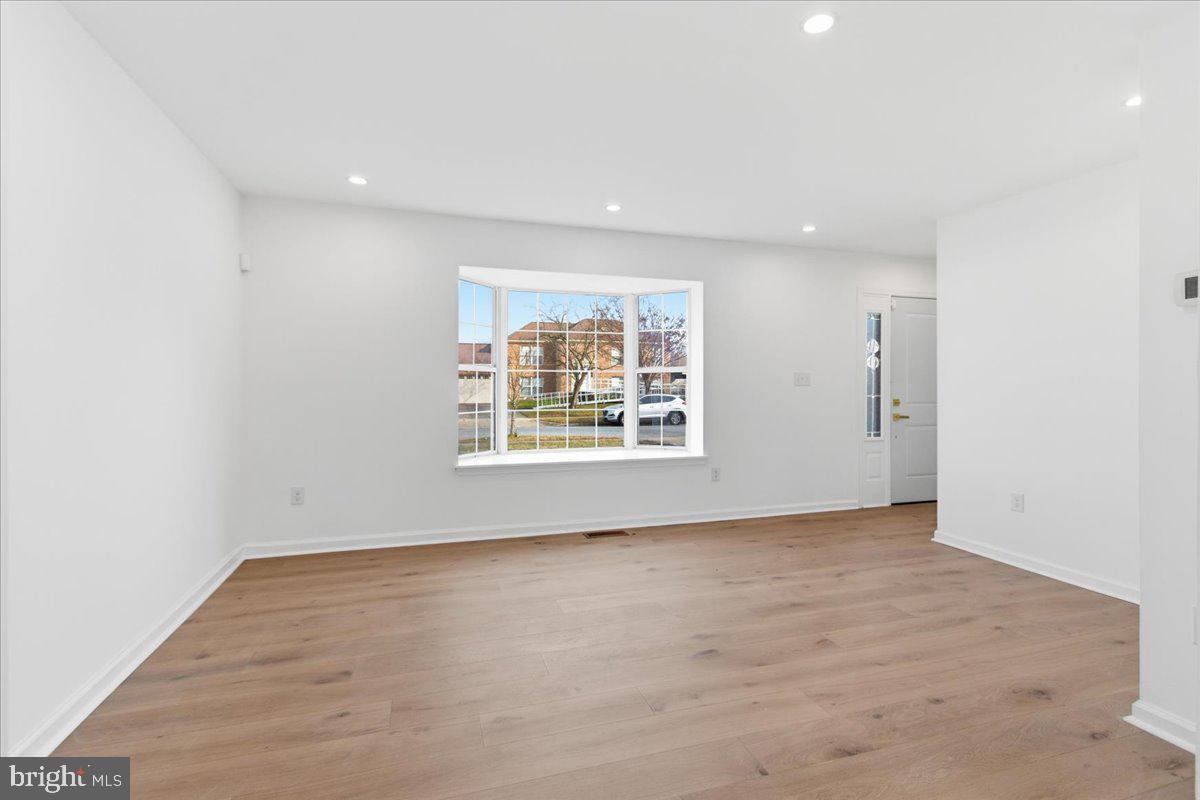 9409 Silver Fox Turn Clinton, MD 20735 - Photo 6 of 33 an empty room with windows