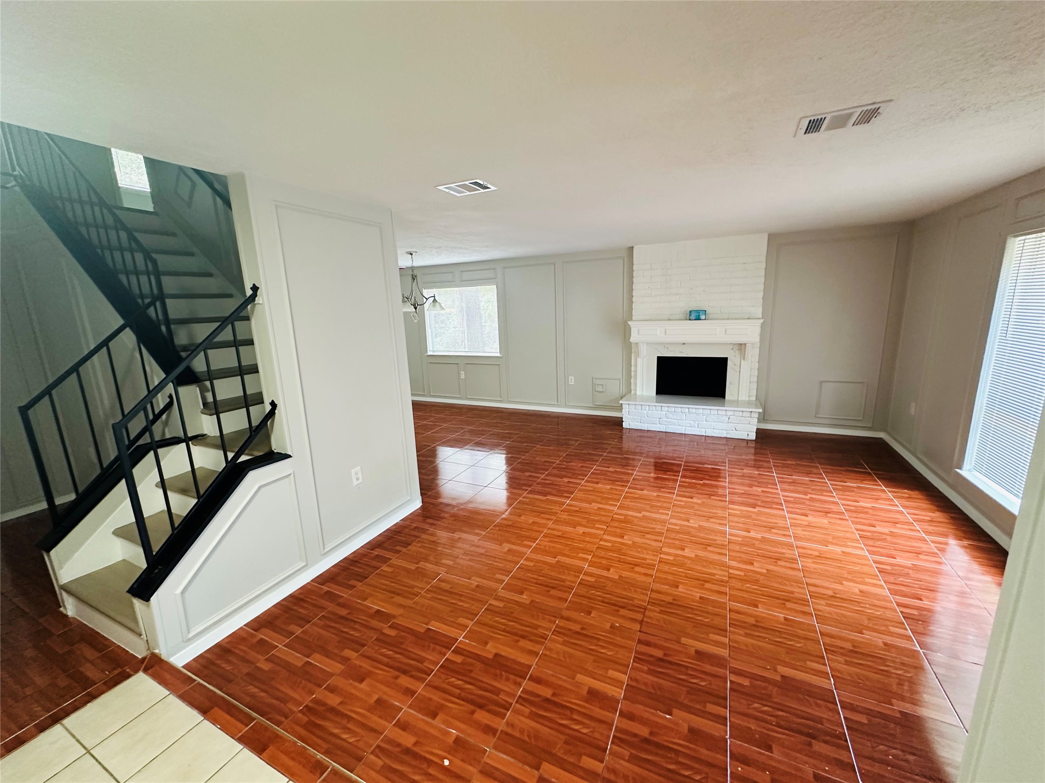44 Yewleaf Road The Woodlands, TX 77381 - Photo 5 of 33 Gallery Image 5